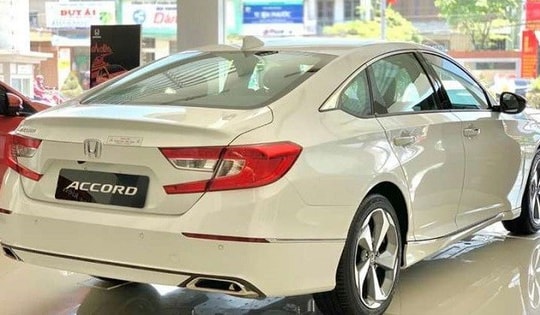 Giá lăn bánh Honda Accord mới nhất siêu rẻ, giảm tới 250 triệu đồng, Toyota Camry, Mazda 6 lo  không so kịp doanh số