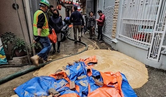 Hà Nội: Phụ gia trào lên mặt đất khi đào hầm đường sắt metro Nhổn - ga Hà Nội, Ban quản lý nói gì?