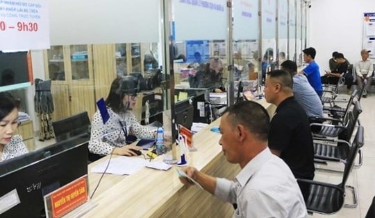 Những trường hợp nào phải đổi giấy phép lái xe năm 2025? Thủ tục cấp đổi giấy phép lái xe sang mẫu mới cần lưu ý gì?