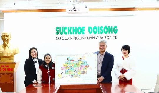 Món quà đặc biệt của các em nhỏ trao tặng yêu thương tới cán bộ y tế nhân dịp 27/2