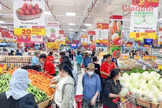 Siêu thị 'tung' hàng loạt khuyến mại, thực phẩm xanh giảm giá sâu, bắp cải chỉ 7.000 đồng/kg