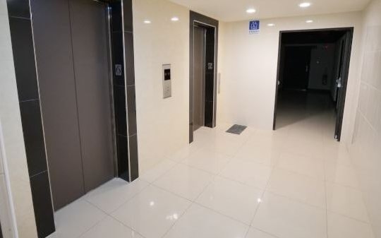 Từ chối trả 25,7 triệu đồng phí thang máy vì sống ở tầng 1, người phụ nữ bị quản lý tòa nhà kiện ra tòa