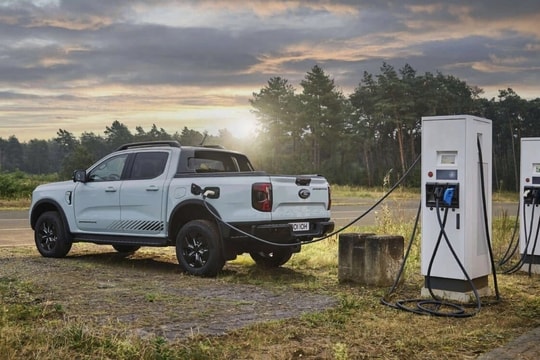 Ford Ranger PHEV hé lộ một số chi tiết động cơ trước thềm ra mắt