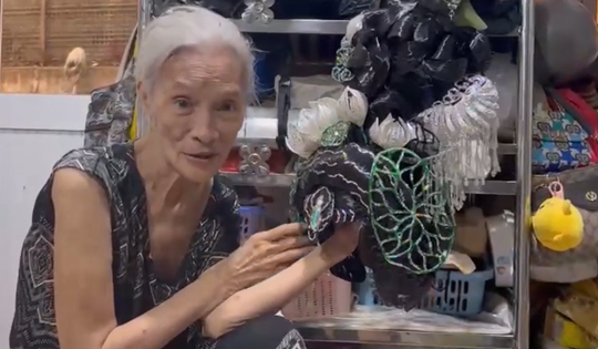 Nữ nghệ sĩ cải lương tài danh một thời: Ở nhà hơn 20m2, U80 vẫn đi làm nuôi cả gia đình