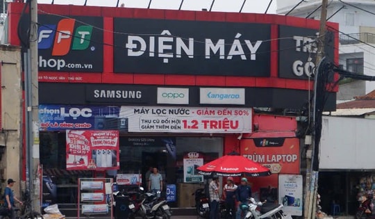 Bắt được kẻ cầm dao xông vào cướp tiền cửa hàng FPT Shop ở TPHCM