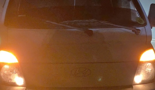 Đi bộ trên đường cao tốc, hai mẹ con gặp tai nạn thương tâm