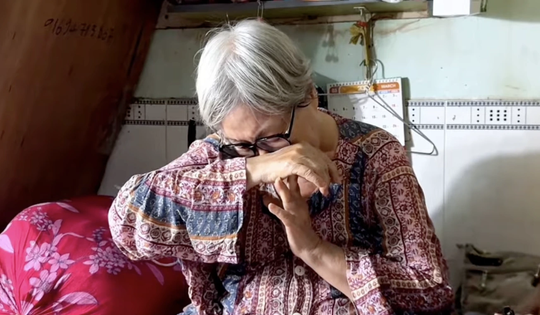 Nữ nghệ sĩ nức tiếng một thời: Tuổi ngoài 70, nhiều bệnh vẫn bán vé số mưu sinh, ở phòng trọ 10m2