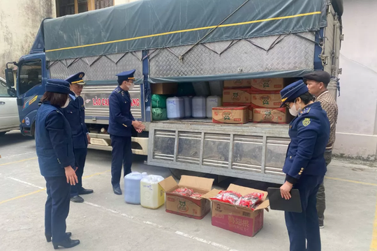 Trong tháng Tết Nguyên đán, gần 3.000 vụ buôn lậu, gian lận thương mại, hàng giả bị bắt giữ ở Hà Nội