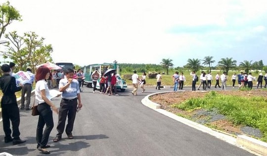 Có tiền tỷ trong tay nhưng không mua nổi nửa căn chung cư Hà Nội, nhà đầu tư dạt về quê 'ôm đất'