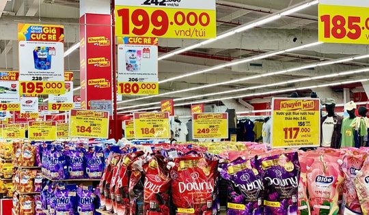 Nước giặt, xả vải ngăn mùi ẩm mốc thành mặt hàng ‘hot’ khi thời tiết mưa nồm kéo dài