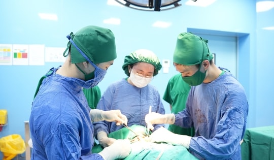 Đau tức ngực kèm khó thở kéo dài, bệnh nhân đi khám phát hiện u tuyến giáp thòng trung thất hiếm gặp