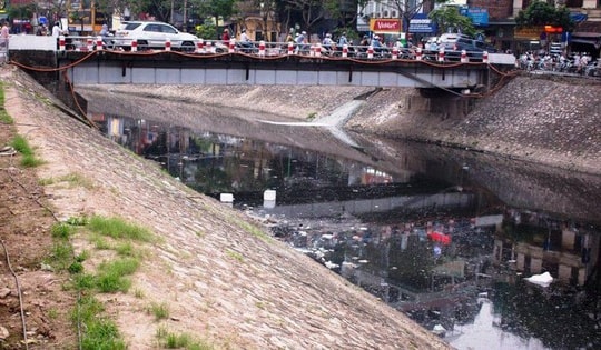 Dẫn nước từ sông Hồng làm sạch sông Tô Lịch cần tính đến nhiều hệ lụy