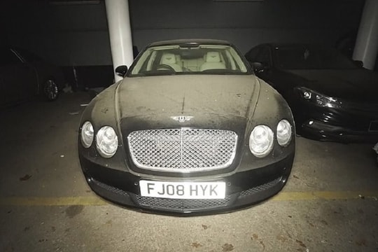 5 điều không nên làm khi ô tô bám bụi