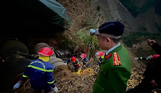 Công an thông tin nguyên nhân vụ 2 người tử vong cạnh ô tô dưới vực sâu