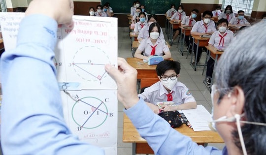 Giáo viên nghỉ hưu trước tuổi được quy định thế nào?