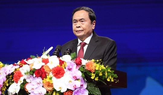 Chủ tịch Quốc hội: 'Dành sự quan tâm thiết thực, đảm bảo môi trường làm việc an toàn, thuận lợi cho các y, bác sĩ'