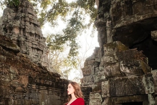 Hồ Ngọc Hà được khen đẹp không thua gì minh tinh Angelina Jolie khi ở Campuchia