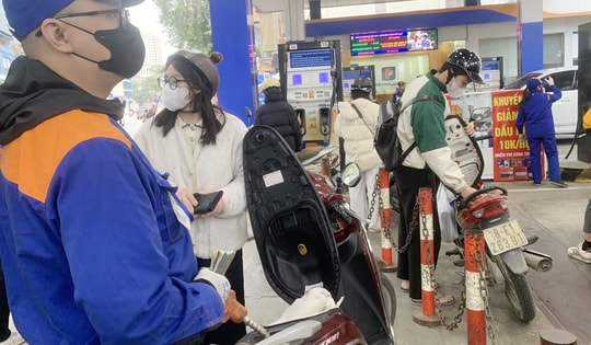 Giá xăng giảm sau 2 lần tăng liên tiếp, RON95 còn 21.112đ/lít