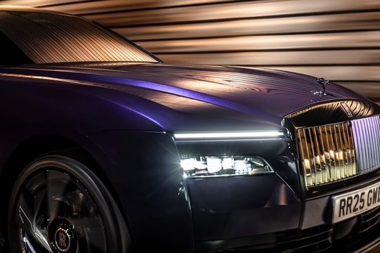 Rolls-Royce Black Badge Spectre xuất hiện tại Việt Nam, giá gần 20,6 tỷ đồng