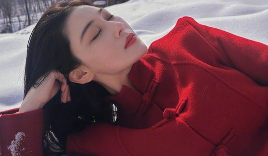 Tình địch số 1 của Phạm Băng Băng tăng kỷ lục 9kg/tháng, chưa giảm cân xong đã phải đi Fashion Week