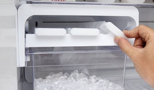 Công dụng tuyệt vời của việc làm nhiều đá trong tủ lạnh, biết rồi nhiều người tiếc hùi hụi vì giờ mới biết