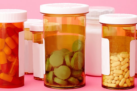 Mùa cúm nên có những loại thuốc cơ bản nào trong tủ thuốc gia đình?