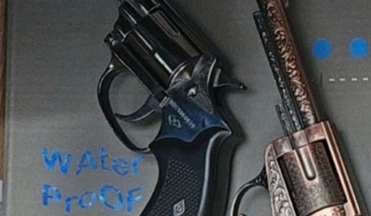 Bắt đối tượng truy nã đặc biệt nguy hiểm mang theo súng phòng thân