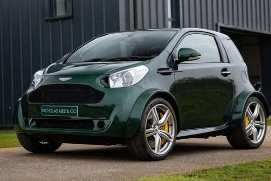 Xe Toyota tí hon lắp máy V8, giá gần bằng Rolls-Royce Cullinan