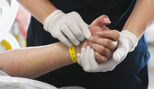 Người đàn ông ngã gục khi tập thể dục buổi sáng, bác sĩ cảnh báo 1 điều