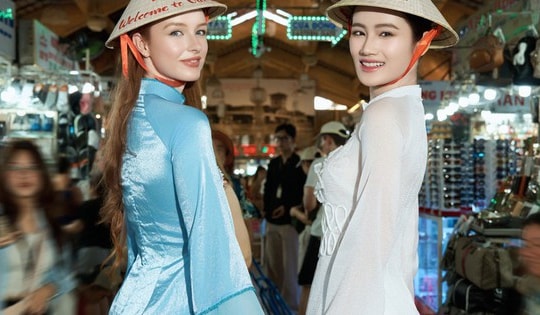 Ý Nhi gây chú ý khi đưa 'đối thủ' tại Miss World khám phá Sài Gòn