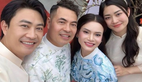 Một nữ NSND dòng nhạc đỏ làm lễ ăn hỏi ở tuổi 43, thân thế người chồng gây tò mò