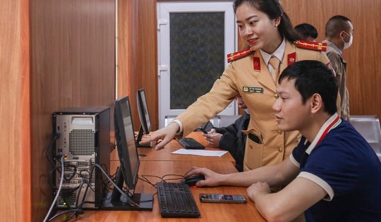 Sau tiếp nhận, việc thực hiện thủ tục cấp, đổi GPLX ở Hà Nội diễn ra như thế nào?