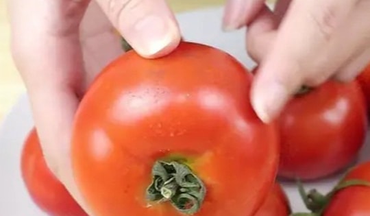 5 mẹo nhận biết cà chua bị tiêm hormone