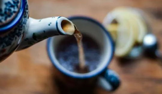 Hai loại nước uống nhiều 'phá gan' chẳng kém rượu bia nhưng nhiều người vẫn dùng mỗi ngày