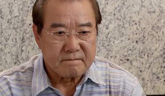 Lương hưu 25 triệu/tháng nhưng bố chồng tôi không mua nổi một bộ vest mới, khi biết người đang giữ tiền của ông mà mẹ chồng ngất xỉu