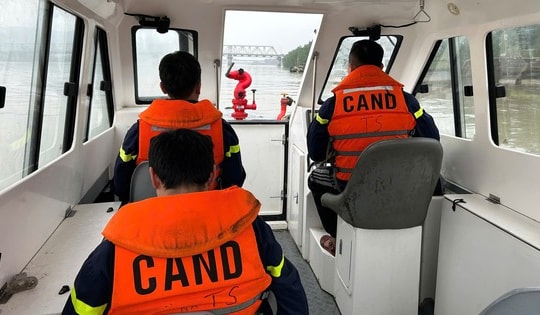 Khẩn trương tìm kiếm nam thanh niên nghi nhảy cầu tự vẫn