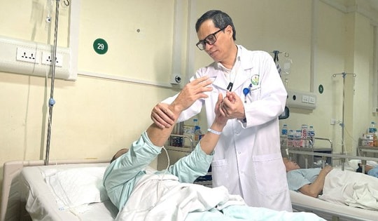 Lần đầu tiên tại Việt Nam phẫu thuật nội soi trên cung mày, cắt bỏ khối u tầng trước nền sọ