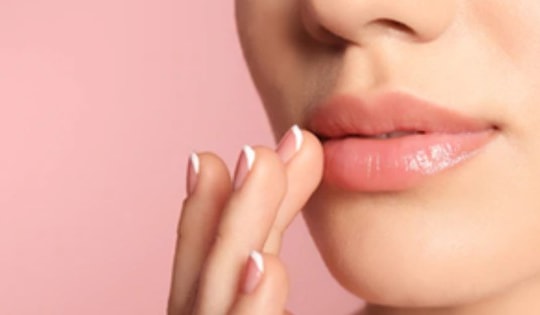 5 loại son dưỡng môi giá rẻ hiệu quả, trong đó 1 loại ai cũng từng dùng qua