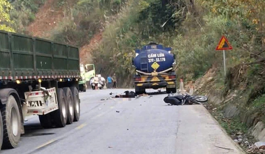 Đâm trực diện xe bồn chở xăng, 2 nam thanh niên tử vong tại chỗ