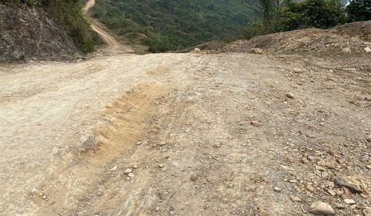 Thanh Hóa: Ngôi làng nghèo khó nằm giữa thung lũng sâu mơ ước 1 con đường