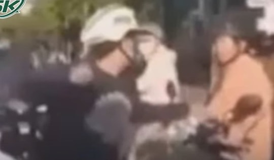 Thanh niên 'hổ báo' đấm đá túi bụi người đàn ông sau va quẹt khiến nhiều người khiếp vía