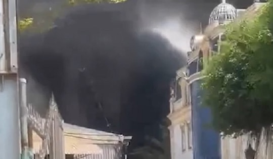 Video cháy xưởng mút xốp trong khu dân cư, toàn bộ tài sản bị thiêu rụi