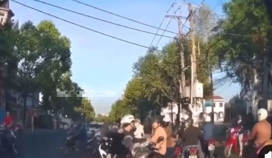 Tạm giữ thanh niên 'hổ báo' đấm đá túi bụi người đàn ông sau va chạm giao thông