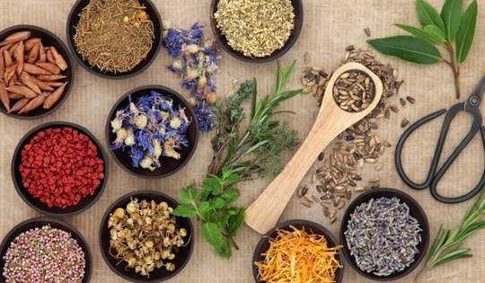 Đặt những thứ này dưới gối sẽ ngủ ngon hơn