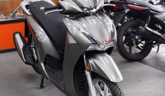 Giá xe SH mới nhất rẻ kỷ lục, giảm sâu hàng chục triệu đồng, chỉ ngang SH Mode, nhỉnh hơn xe bình dân Air Blade, LEAD