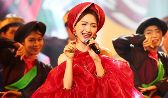 Hòa Minzy đưa bà con làng Lạc Xá ra Hà Nội biểu diễn Bắc Bling