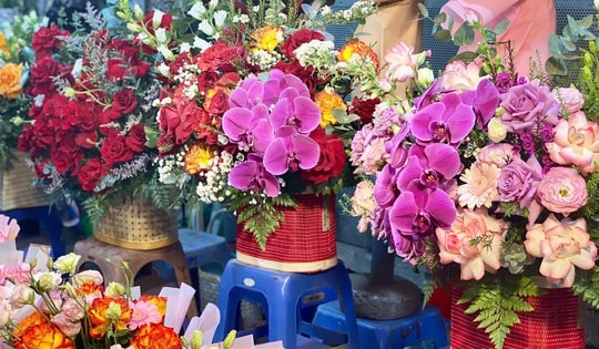 Những loại hoa ‘cháy hàng’ dịp Quốc tế Phụ nữ, giá tăng cao nhưng vẫn đắt khách