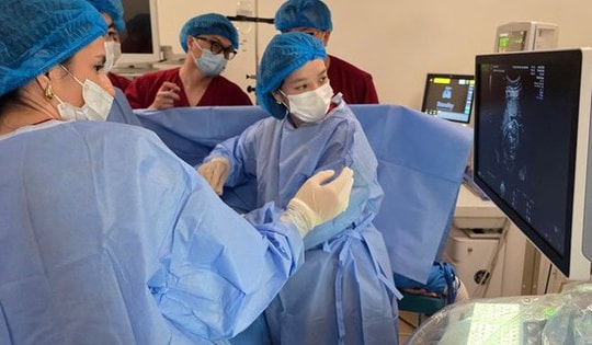 Hút dịch màng phổi thai nhi từ trong bụng mẹ, phụ nữ mang thai cần lưu ý những điều này