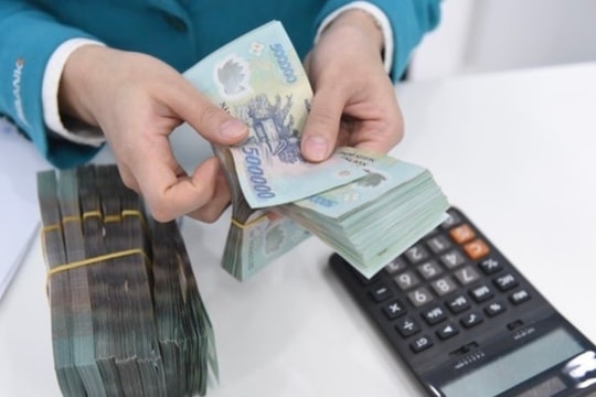 Không phải chọn kỳ hạn 3, 6 hay 12 tháng khi gửi tiết kiệm, nhân viên ngân hàng lâu năm khuyên làm cách này gửi tiền ít vẫn có lãi cao