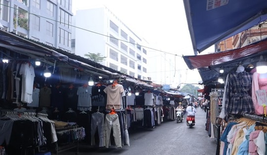 Vì sao chợ Nhà Xanh điểm mua sắm sầm uất một thời giờ ở Hà Nội giờ đìu hiu vắng khách?